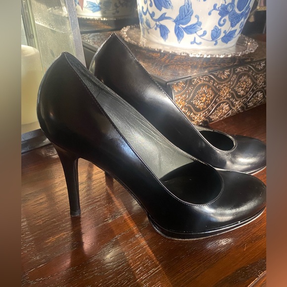 Stuart Weitzman Black Pumps 👠 🖤 - Picture 5 of 5